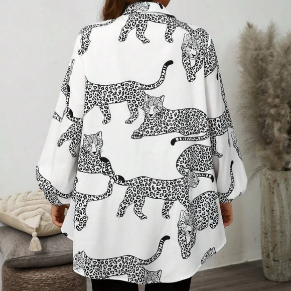 Leopard Print White Button-Up Top - Picture 2 of 2
